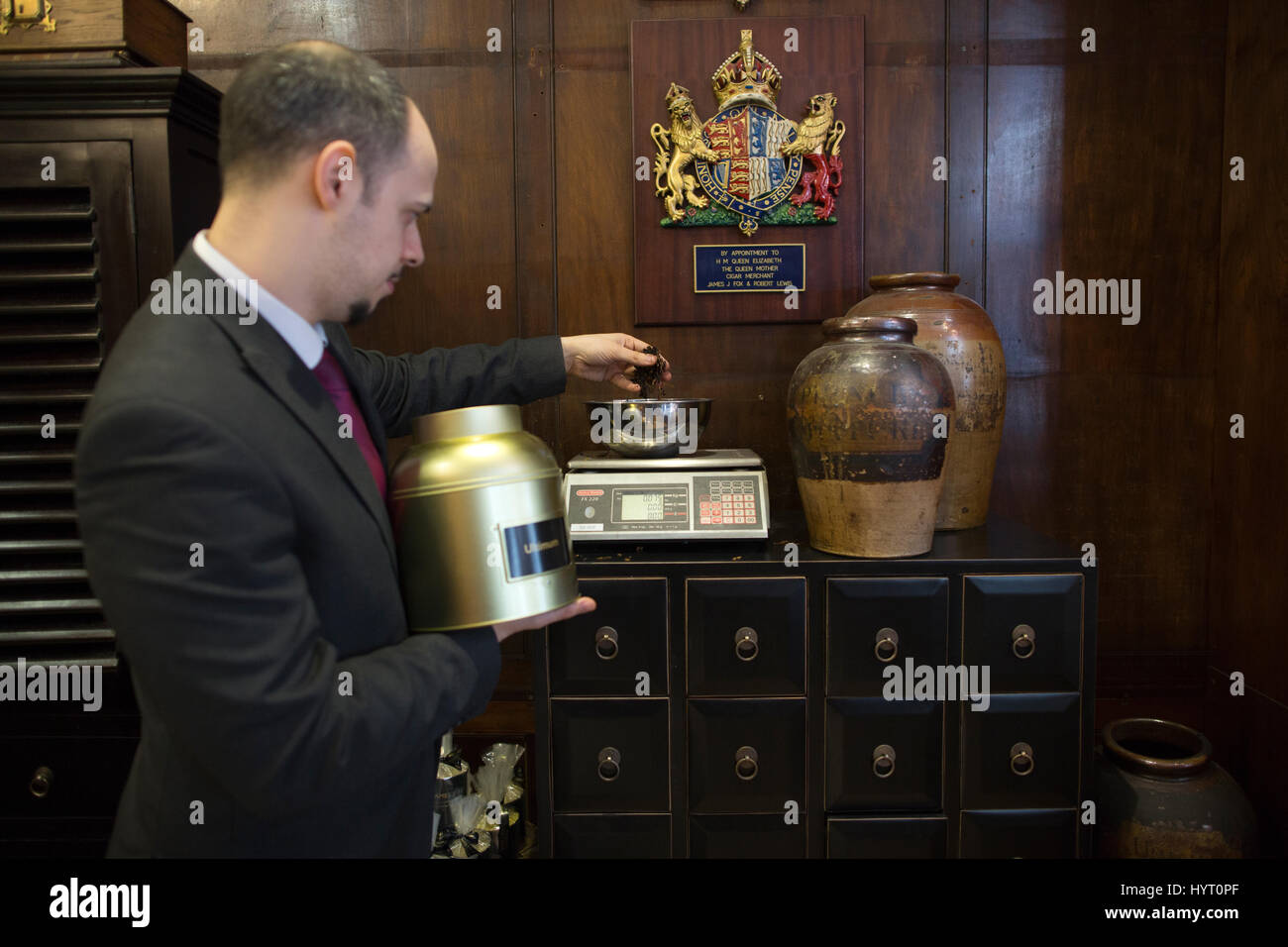 James J Fox, oldest cigar shop in London established by Robert Lewis in 1787, cigar merchants on