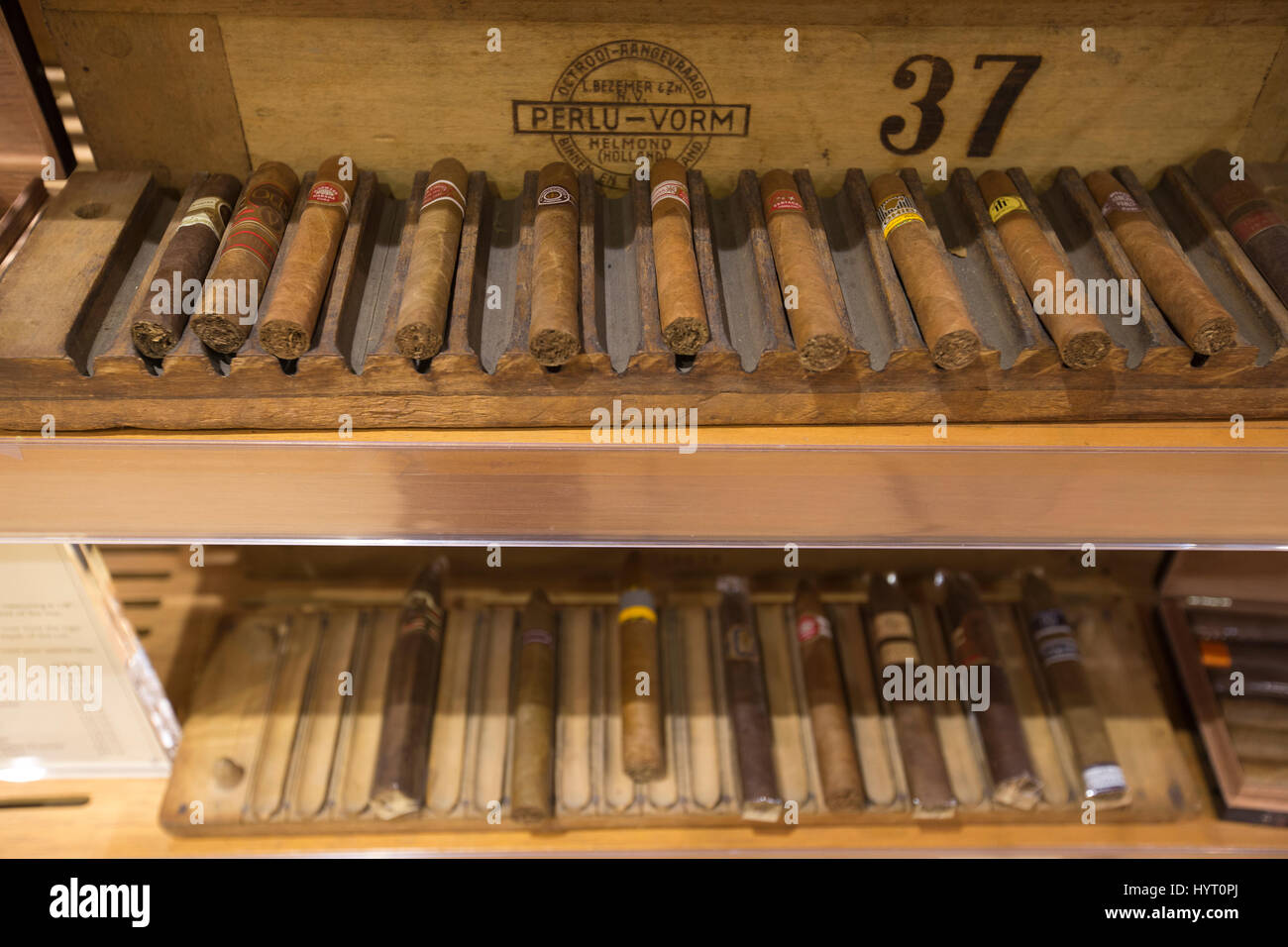 James J Fox, oldest cigar shop in London established by Robert Lewis in 1787, cigar merchants on