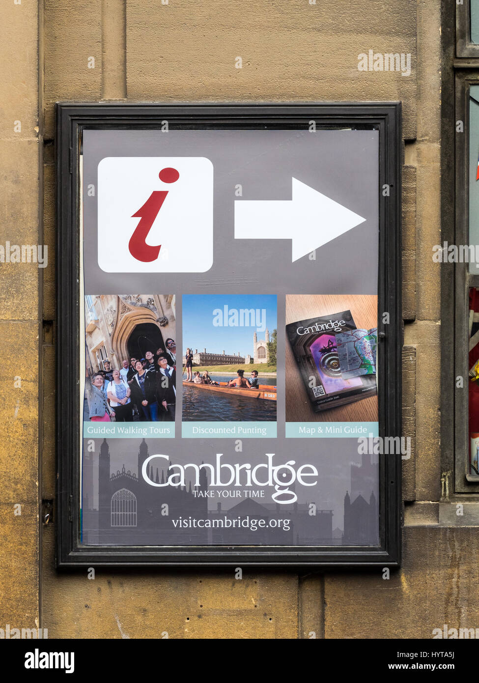 Cambridge Tourist Information - A sign pointing to the Cambridge Tourist Infomation office on Peas Hill, Cambridge, UK Stock Photo