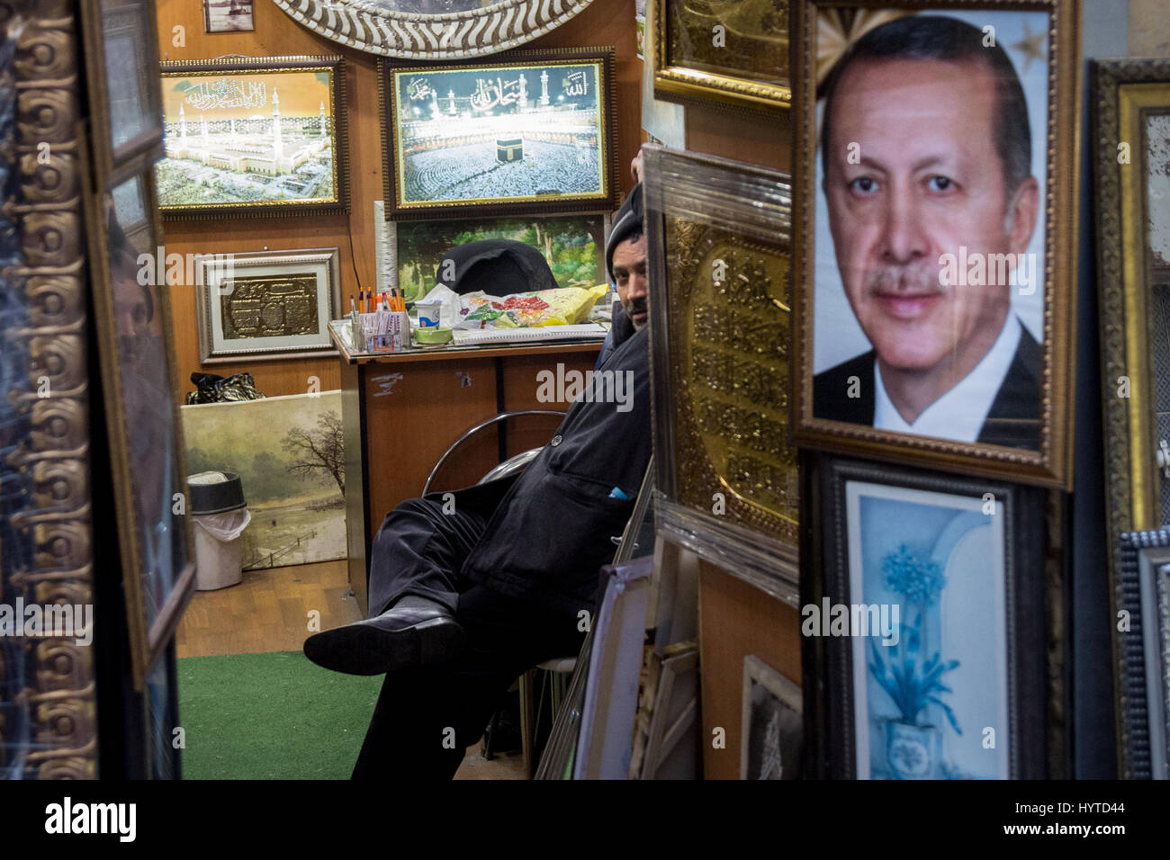 ISTANBUL, TURKEY - DECEMBER 29, 2015: Shopkeeper selling a huge portrait of the Turkish President, Recep Tayyip Erdogan  Picture of a salesman selling Stock Photo
