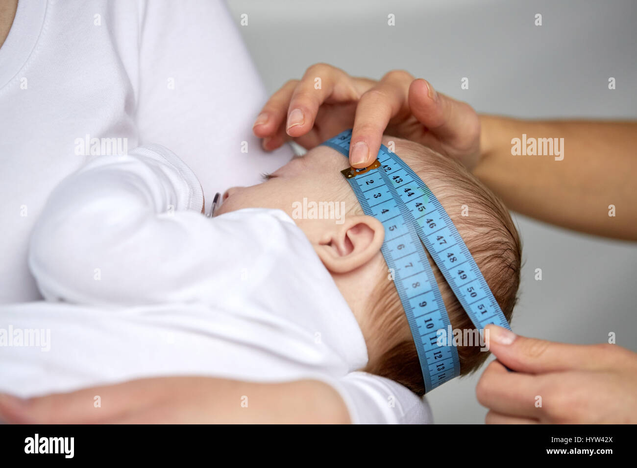 Baby head measure hires stock photography and images Alamy