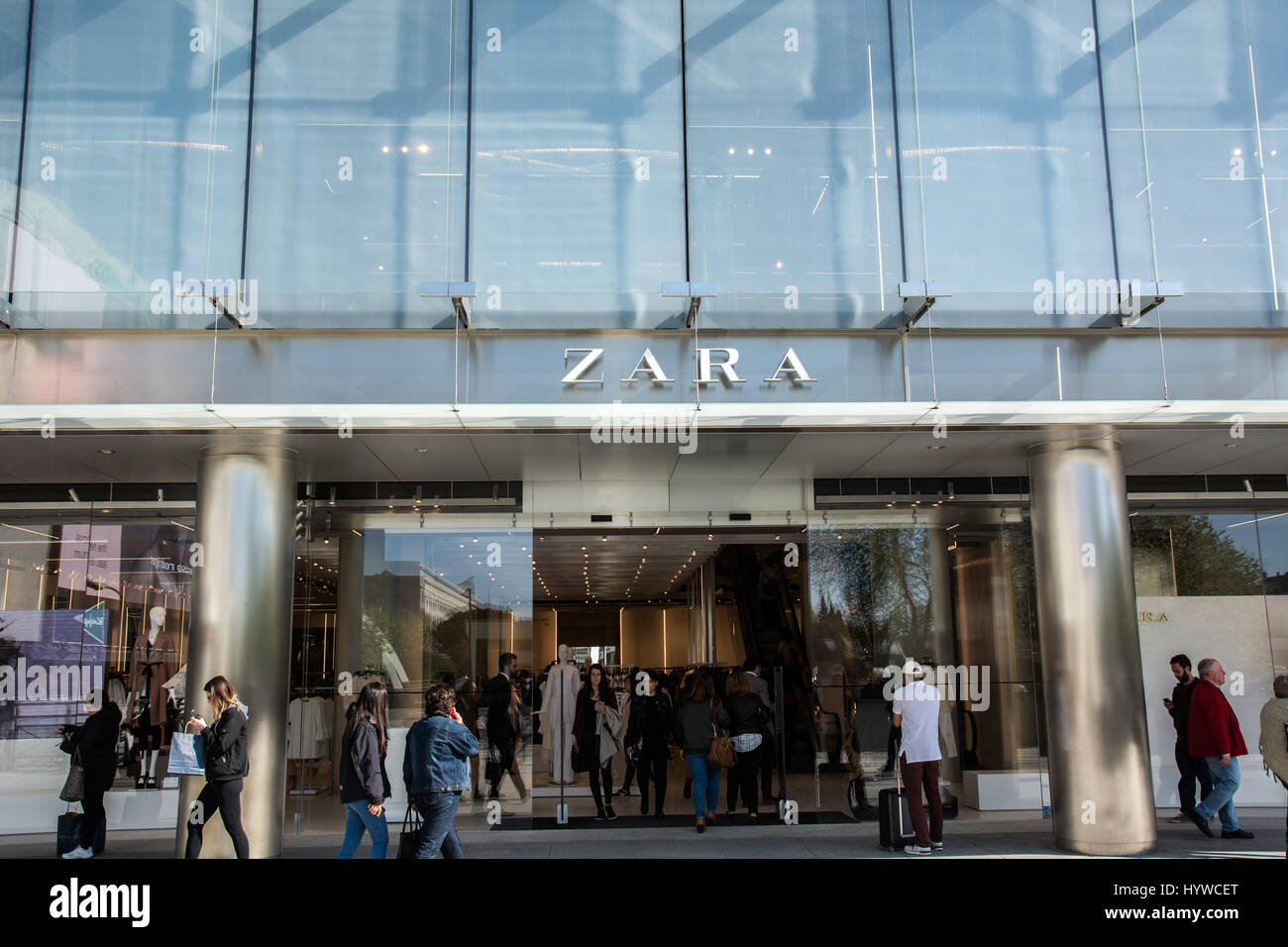 Madrid, Spain. 7th Apr 2017. People entering to the world's biggest Zara  during the opening day