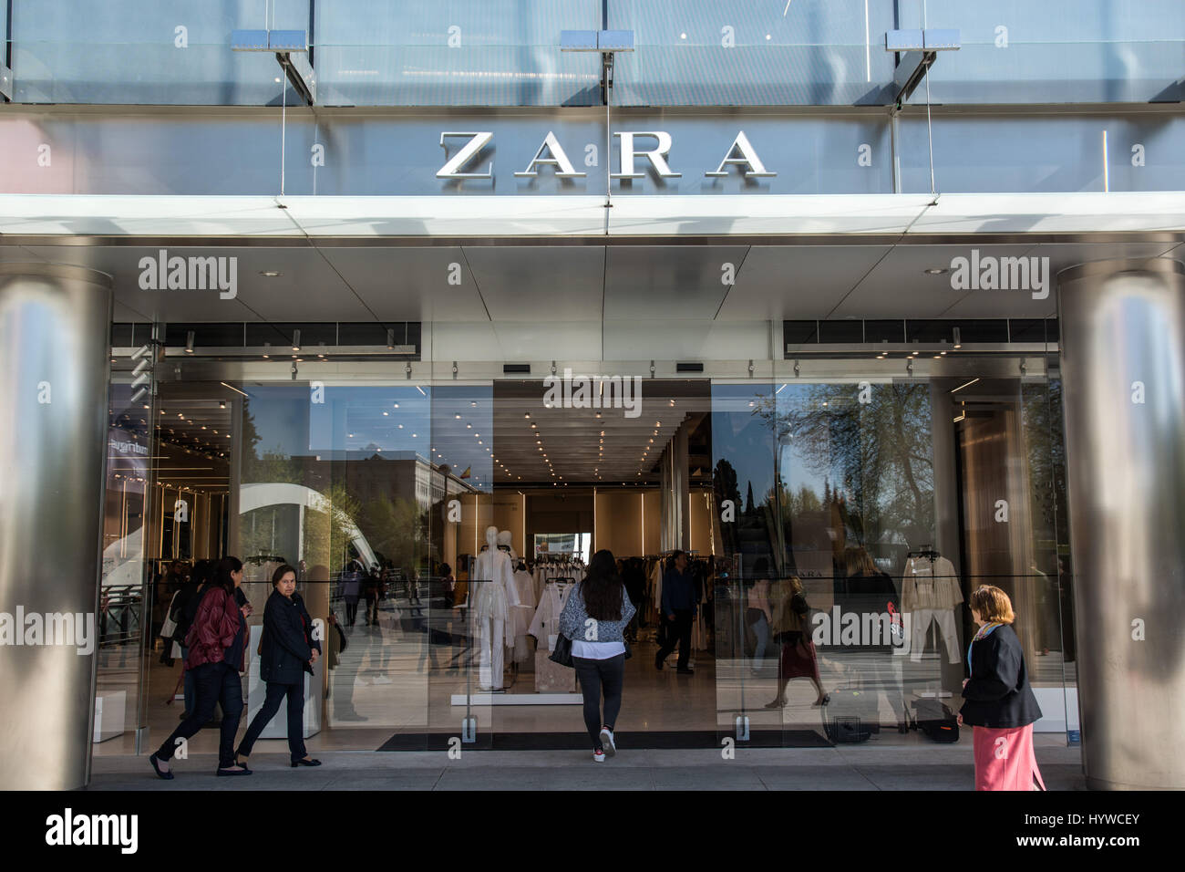 Zara store madrid spain hi-res stock photography and images - Alamy