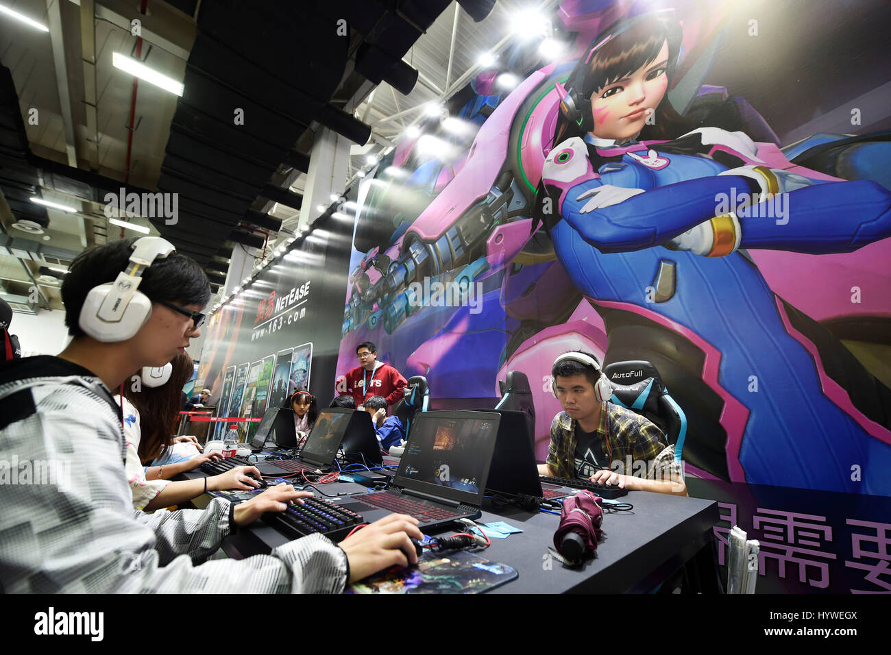 Gaming Week Chinese Hangzhou, China's Zhejiang Province. 26th Apr, 2017. Visitors compete ...