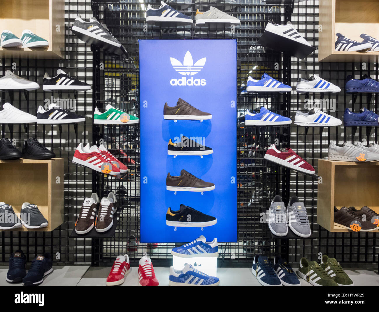 Adidas store uk hi-res stock photography and images - Alamy