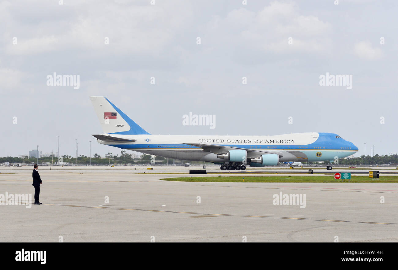West Palm Beach, Florida, USA. 06th Apr, 2017. General view of Air Force One landing with U.S. President Donald J. Trump and First Lady Melania Trump on board at Palm Beach International Airport Atlantic Aviation on April 06, 2017 in West Palm Beach, Florida. President Trump at the Winter White House Mar-a-Lago for a weekend with Chinese President Xi Jinping to discuss global, regional, and bilateral issues of mutual concern Credit: Mpi10/Media Punch/Alamy Live News Stock Photo