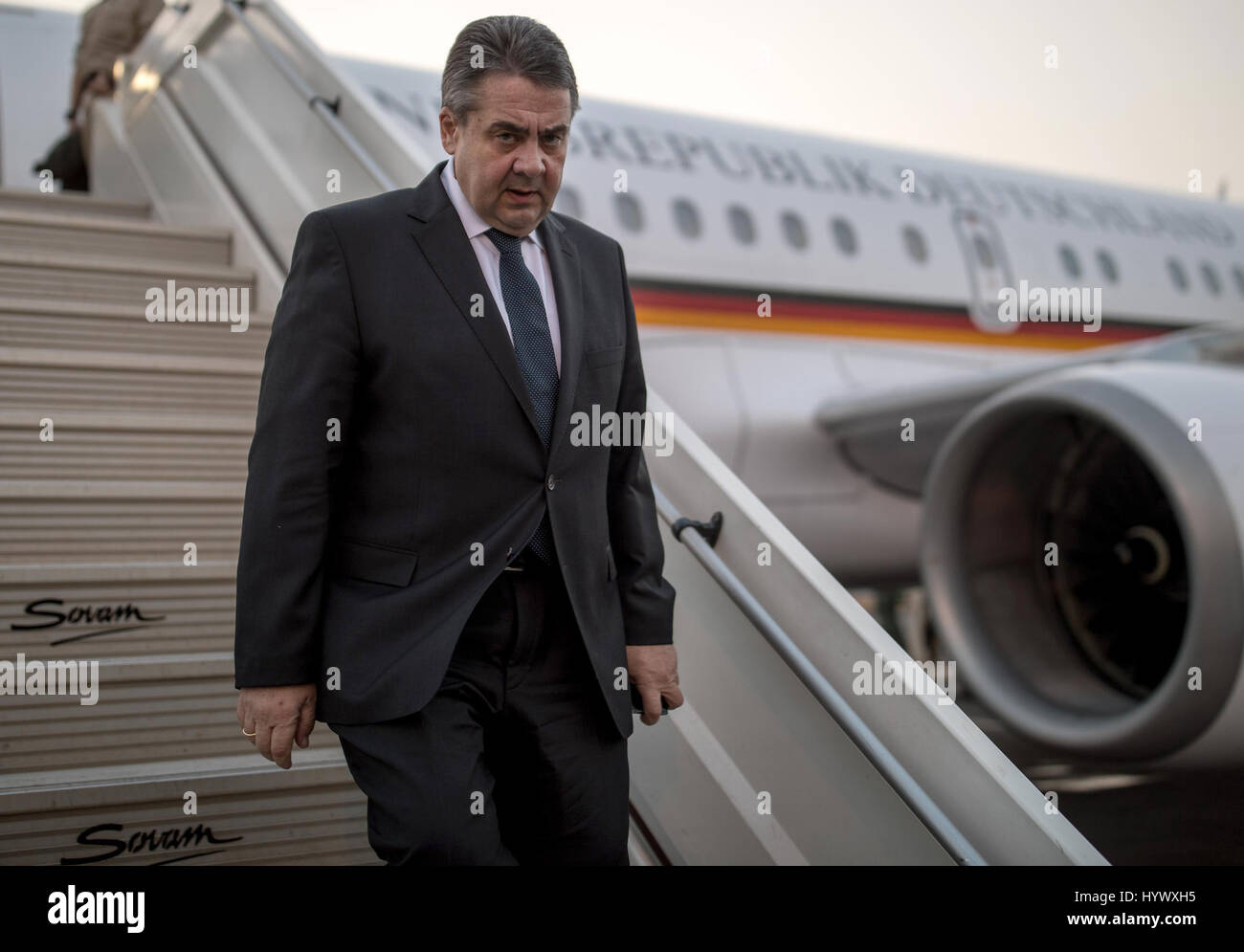 Bamako, Mali. 07th Apr, 2017. German Foreign Minister Sigmar Gabriel exits an Airbus of the German Armed Forces upon his arrival at the airport in Bamako, Mali, 07 April 2017. Gabriel is on his first visit to Africa in his capacity as Germany's Foreign Minister and is also scheduled to visit the German soldiers based in Gao, located in northern Mali. Photo: Michael Kappeler/dpa/Alamy Live News Stock Photo