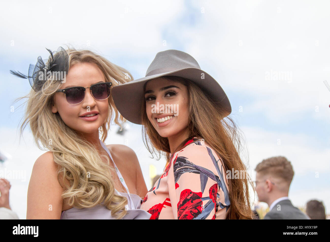 Aintree ladies day race hi-res stock photography and images - Alamy