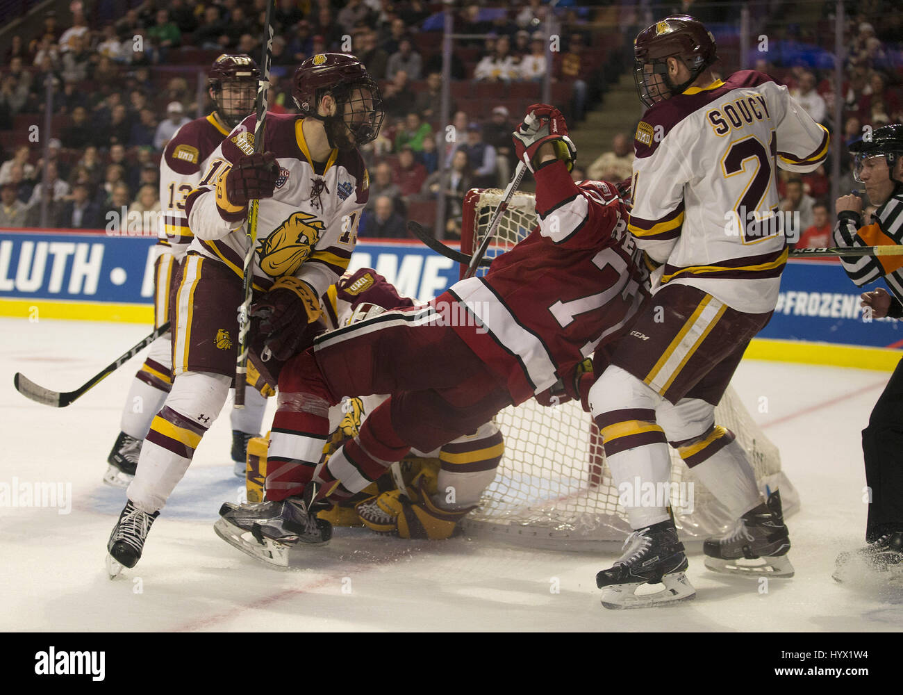 Willie Raskob Chicago, Illinois, USA. 06th Apr, 2017. Minnesota Duluth defenseman ...