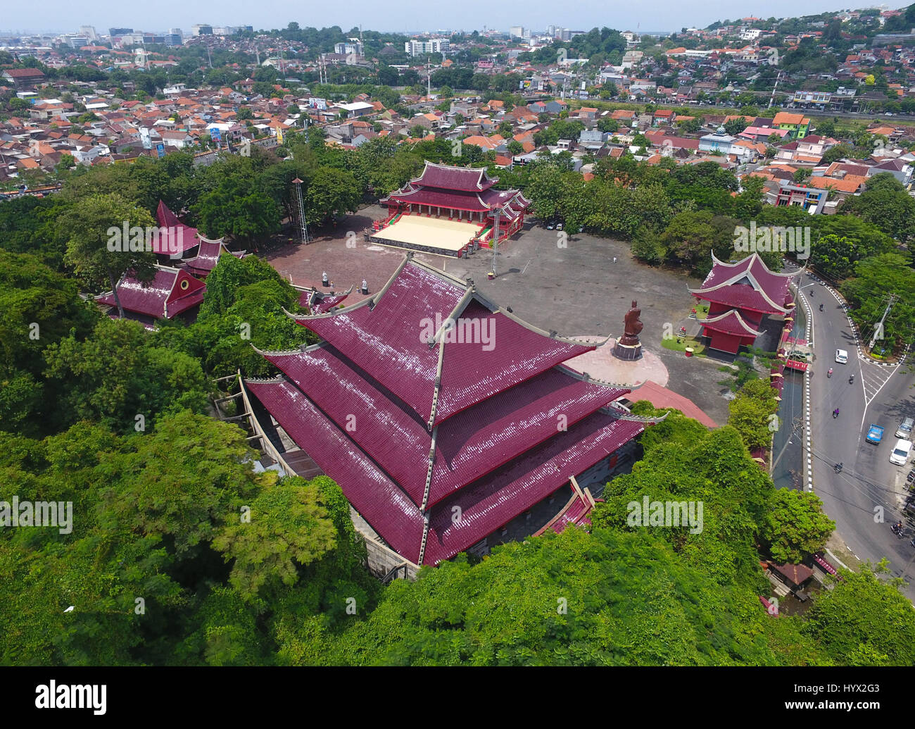 (170407) -- SEMARANG(INDONESIA), April 7, 2017 (Xinhua) -- Photo taken on April 4, 2017 shows the Sam Poo Kong Temple, which was built in memory of the Chinese Ming Dynasty (1368-1644) navigator Zheng He's arrival at Semarang, in Semarang, Indonesia. Chinese navy explorer Zheng He who visited the Central Java Province's port city of Semarang 600 years ago has an enduring legacy in the capital of the province. Arriving here at the beginning of the 15th century, Zheng He made a cave on the Simongan Hill as his temporary abode and repaired his ships. During his stay, Zheng He built a mosque and s Stock Photo