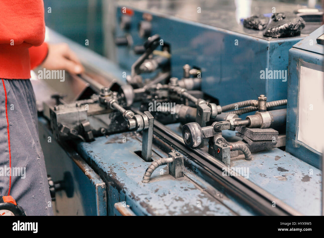 540+ Glass Cutting Machine Stock Photos, Pictures & Royalty-Free Images -  iStock