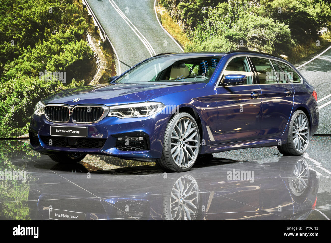 Nouvelle BMW Série 5 (G31) à la tombée de la tournée, Embrach, Zurich,  Suisse Photo Stock - Alamy