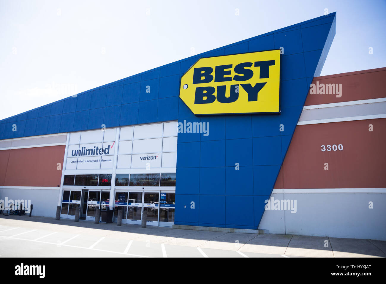 SPRINGFIELD, OR - MARCH 31, 2017: Retail storefront and sign for Best Buy at the Gateway Mall in Springfield Oregon. Stock Photo