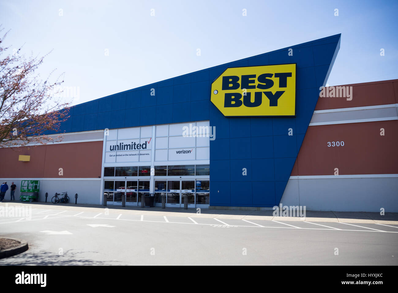 SPRINGFIELD, OR - MARCH 31, 2017: Retail storefront and sign for Best Buy at the Gateway Mall in Springfield Oregon. Stock Photo