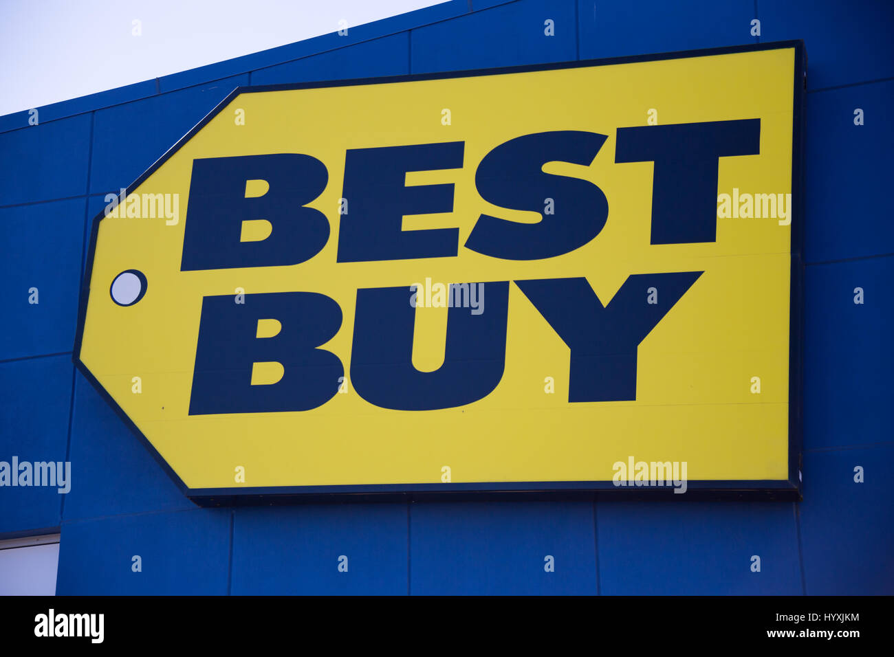 SPRINGFIELD, OR - MARCH 31, 2017: Retail storefront and sign for Best Buy at the Gateway Mall in Springfield Oregon. Stock Photo