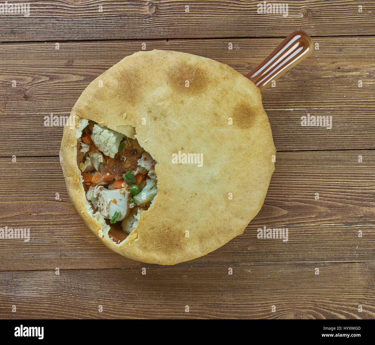 Cooked chicken potato pie hi-res stock photography and images - Alamy