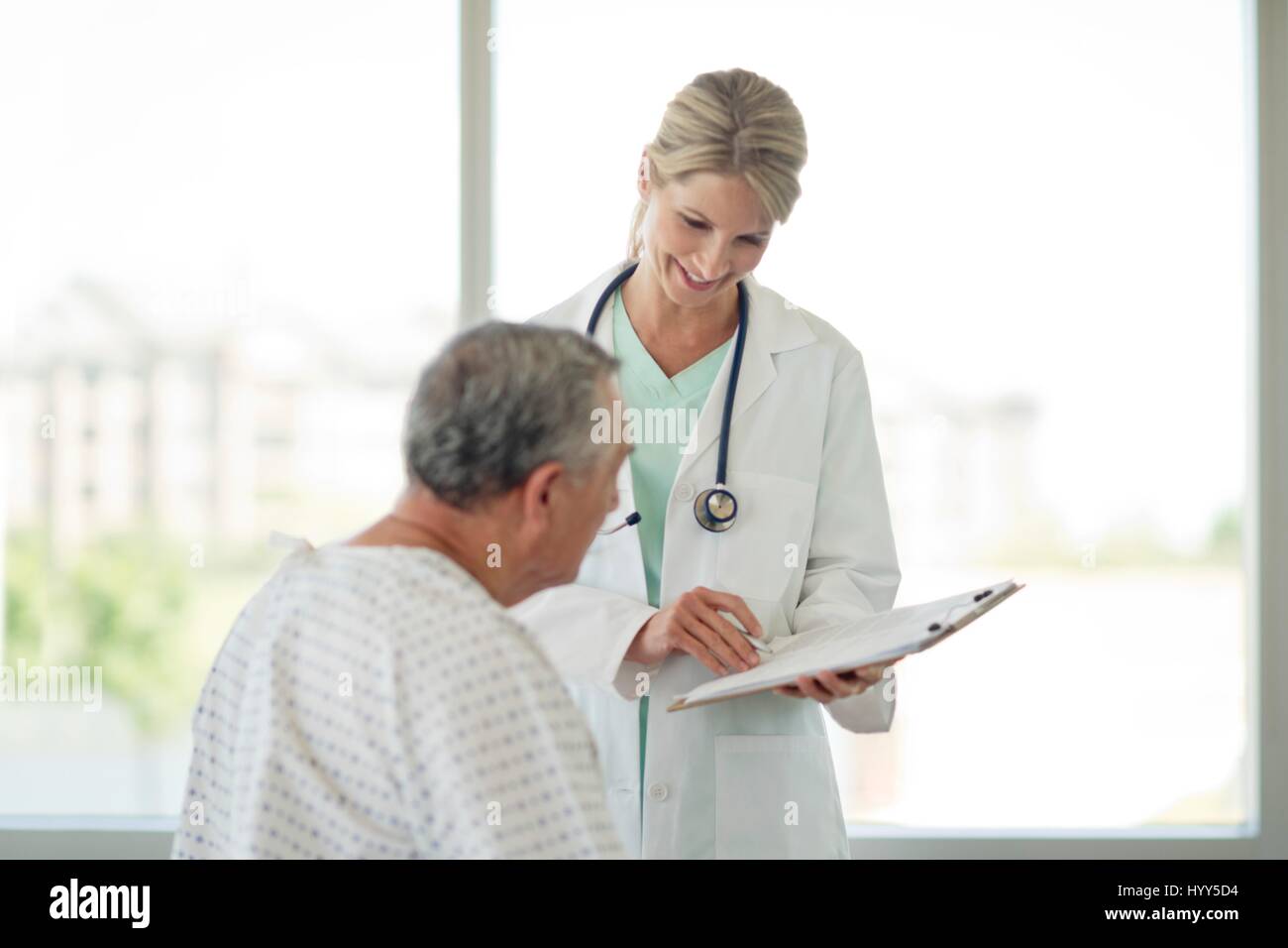 Senior female doctor hi-res stock photography and images - Alamy