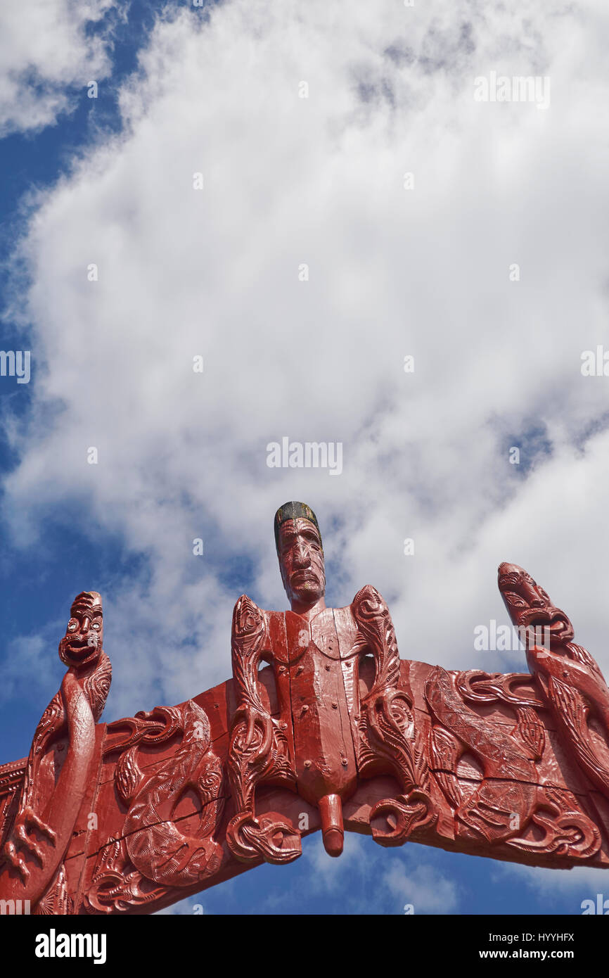 Carved Maori totem poles (pou or pouwhenua) at Waitangi near Paihia in the Bay of Islands, Northland, New Zealand Stock Photo