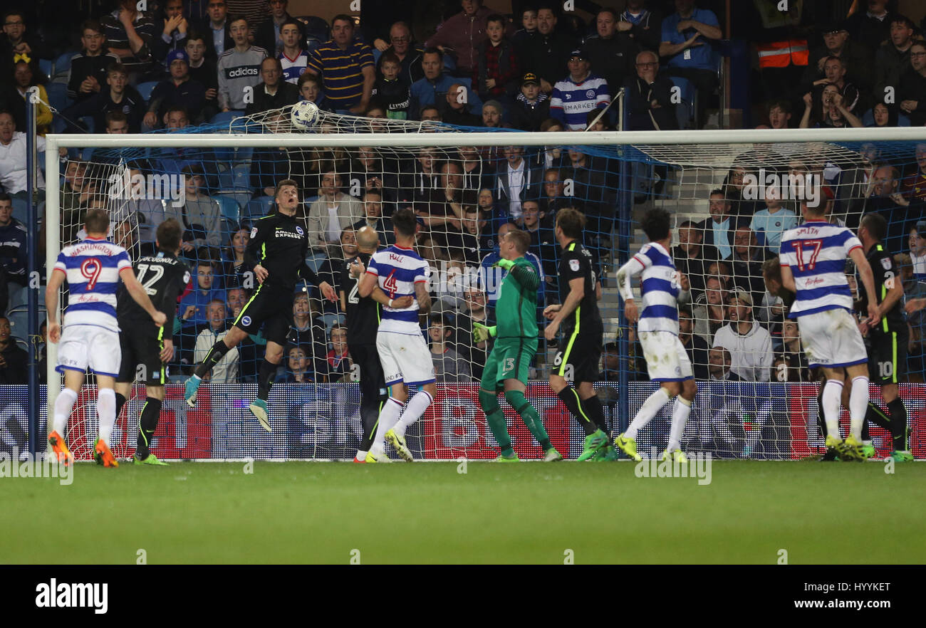 Queens Park Rangers' Matt Smith (right) scores his side's first goal of the game during the Sky Bet Championship match at Loftus Road, London. Stock Photo