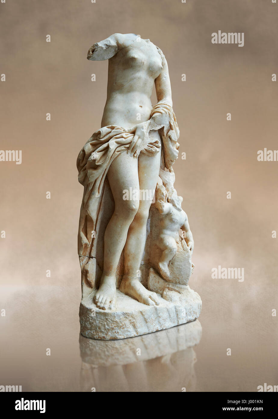 2nd cent AD Roman statue of Aphrodite or Venus, Modest Aphrodite style