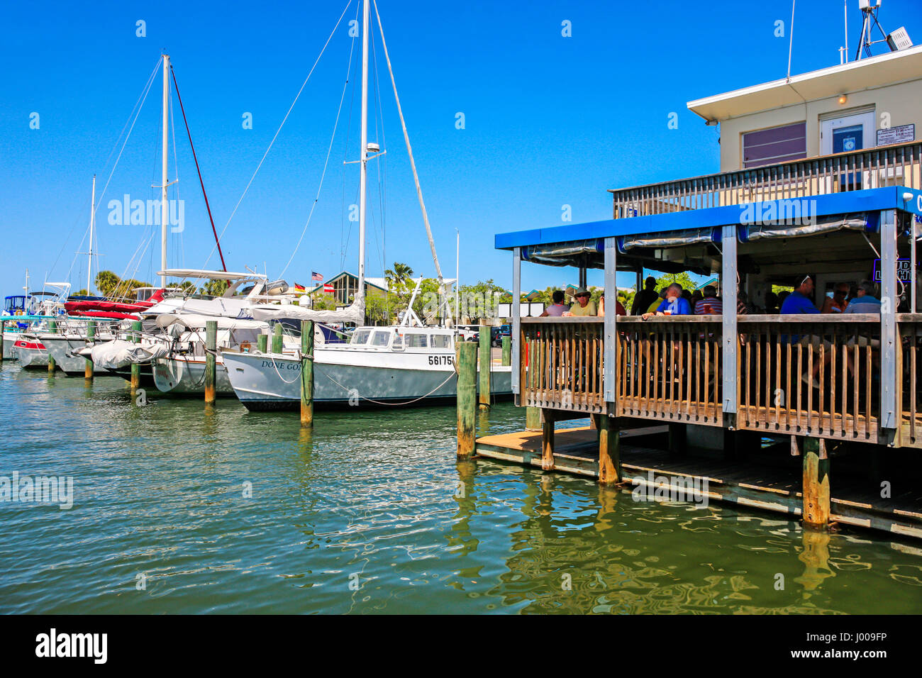 Blue sky municipal pier hi-res stock photography and images - Alamy