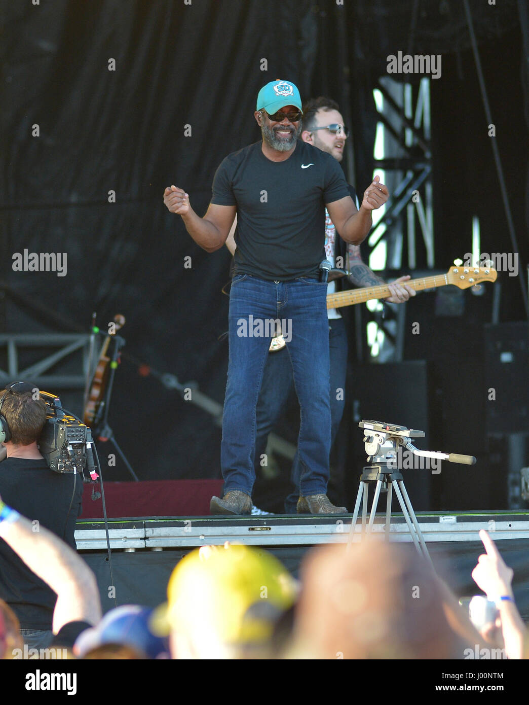 Fort Lauderdale, FL, USA. 07th Apr, 2017. Darius Rucker performs during the Tortuga Music Festival at the Fort Lauderdale Beach Park on April 7, 2017 in Fort Lauderdale, Florida. Credit: Mpi10/Media Punch/Alamy Live News Stock Photo
