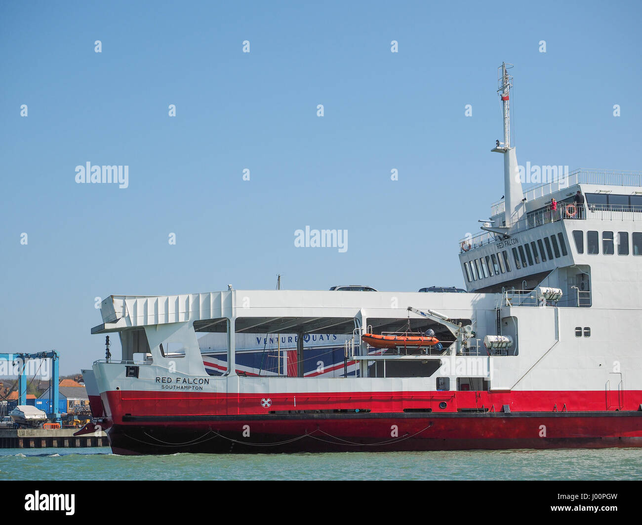Cowes, Isle of Wight, UK. 8th Apr, 2017. the new £3.2 million chain ferry Floating Bridge no6 is towed across the Solent into Cowes harbour harbor and moored up in East Cowes waiting to be located in the newly adapted quays to take cars and foot passengers across between East and West Cowes, due to be ready for service next month. Stock Photo