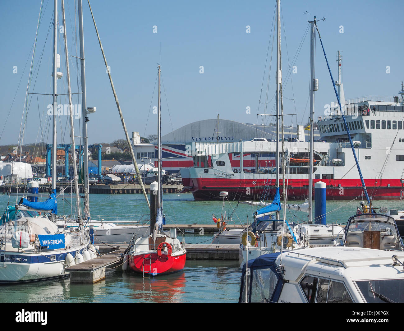 Cowes, Isle of Wight, UK. 8th Apr, 2017. the new £3.2 million chain ferry Floating Bridge no6 is towed across the Solent into Cowes harbour harbor and moored up in East Cowes waiting to be located in the newly adapted quays to take cars and foot passengers across between East and West Cowes, due to be ready for service next month. Stock Photo