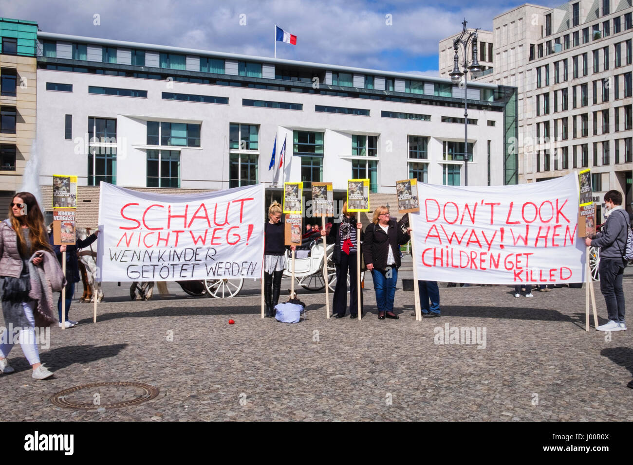 Germany,Berlin,Pariser Platz.8th April 2017 Do not look away when children are gassed. People with banners and posters protest against the use of Chemical Weapons in Syria. © Eden Breitz/Alamy Live News Stock Photo