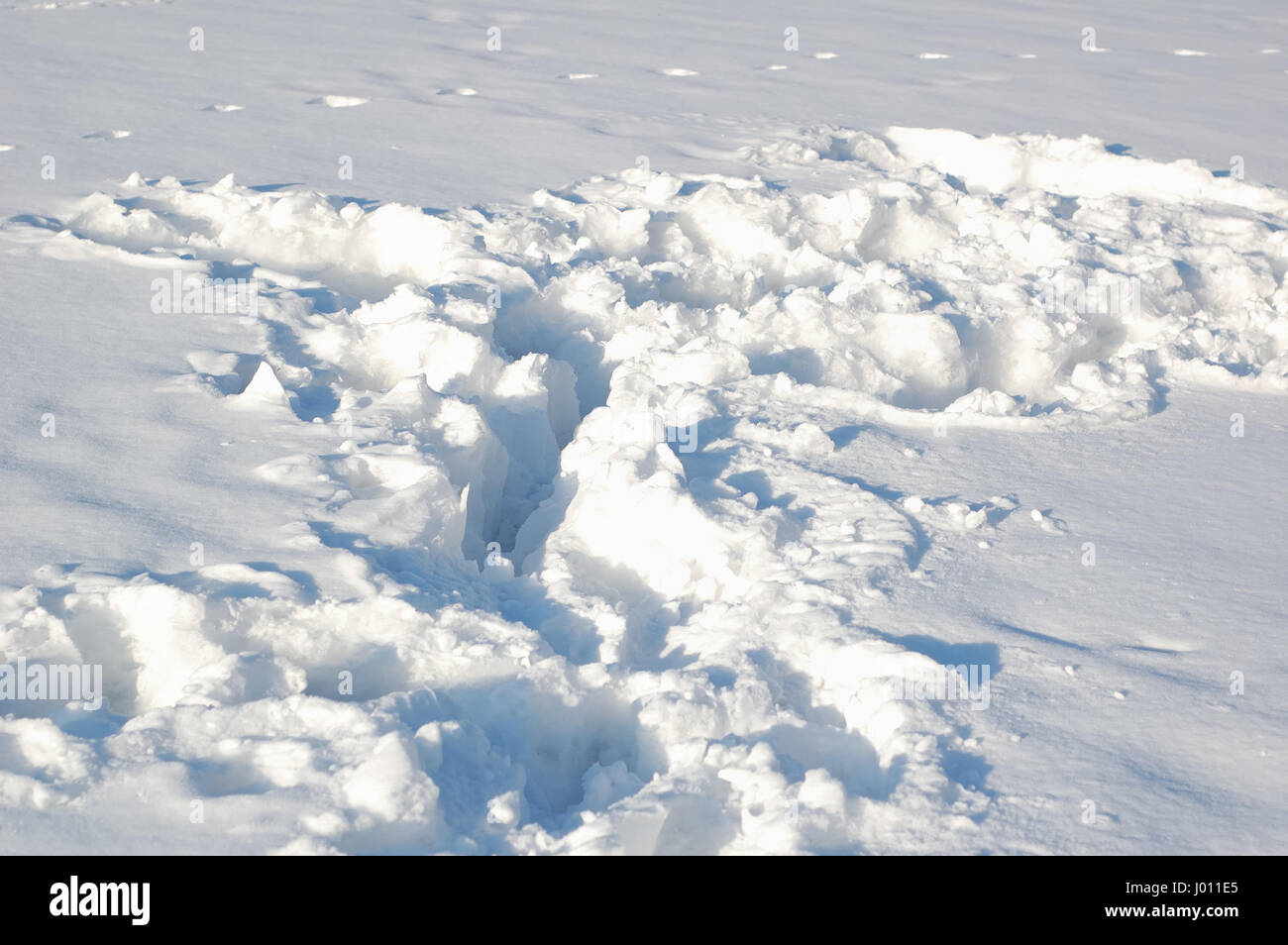Texture of the snow with traces Stock Photo - Alamy