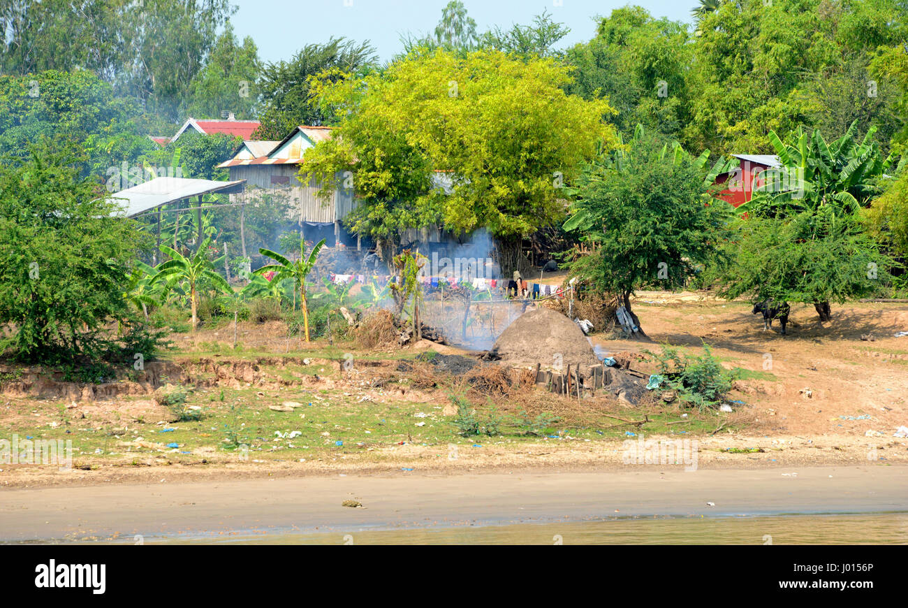 Rural settlements on the banks of the Mekong River, Cambodia Stock Photo Alamy