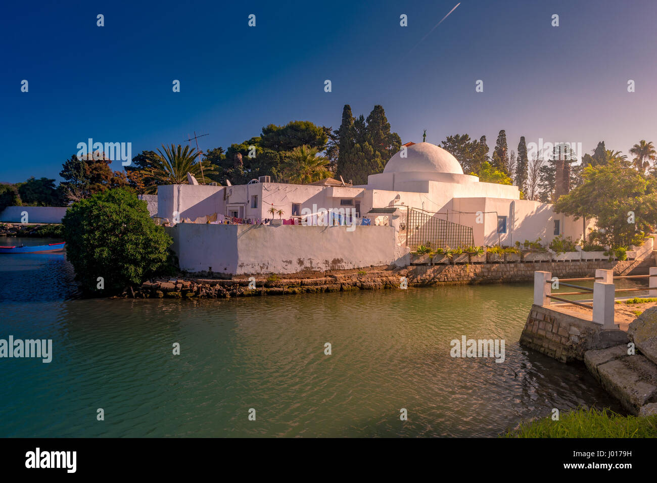 Traditional Arabic house in Tunisia Stock Photo Alamy