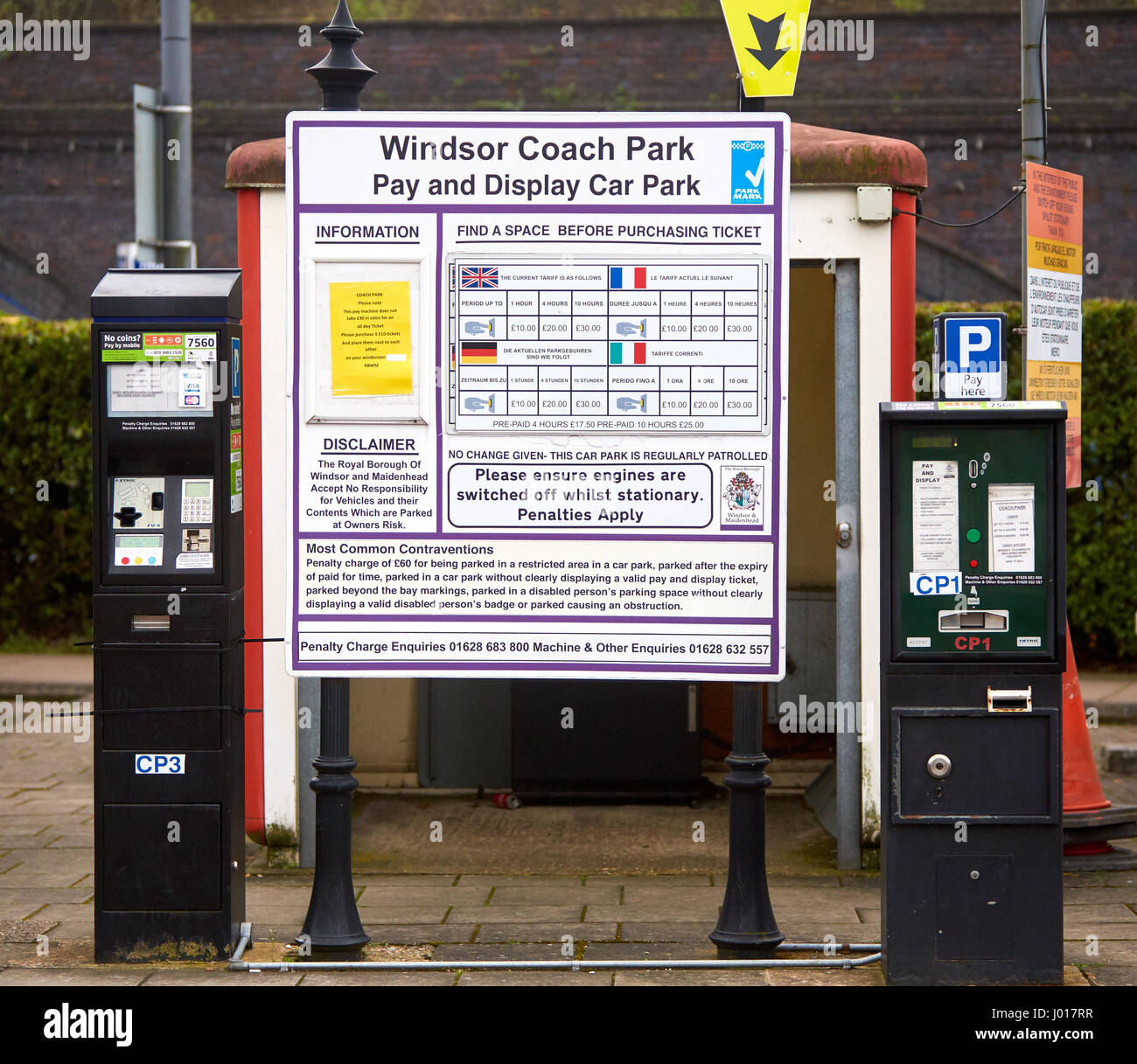 Parking signs and machines in Windsor Coach Park Stock Photo - Alamy