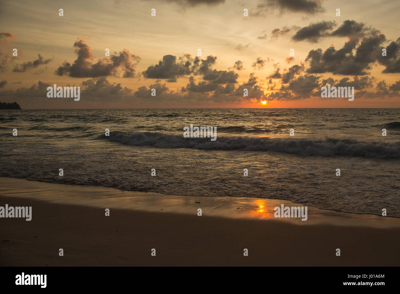a beautiful sunset in the sea on the beach Stock Photo - Alamy