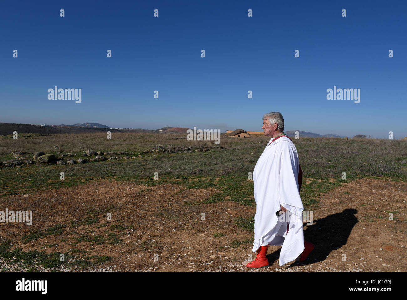 Garray, Spain. 08th Apr, 2017. A man wearing a costume of ancient times during a representation in the ancient Celtiberian settlement of Numantia, famous for its role in the Celtiberian War, in Soria, north of Spain. Credit: Jorge Sanz/Pacific Press/Alamy Live News Stock Photo