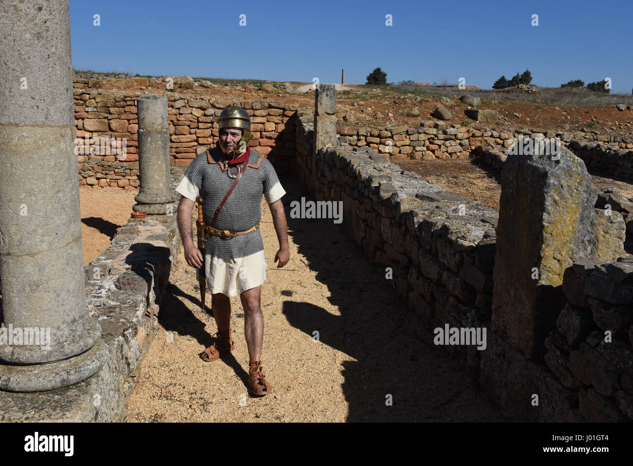Garray, Spain. 08th Apr, 2017. A Roman soldier of an army of ancient time pictured during a representation in the ancient Celtiberian settlement of Numantia, famous for its role in the Celtiberian War, in Soria, north of Spain. Credit: Jorge Sanz/Pacific Press/Alamy Live News Stock Photo