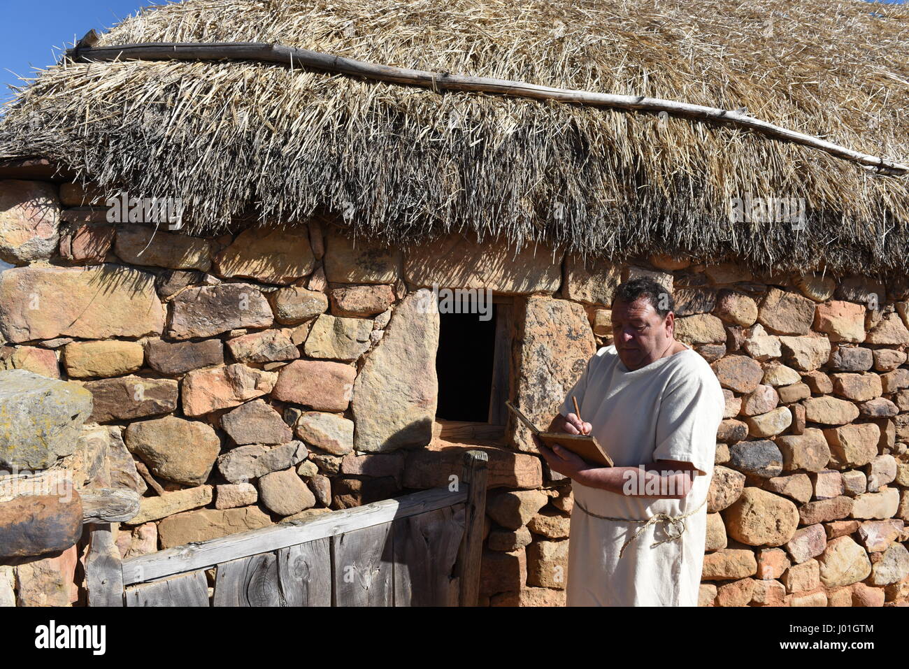 Garray, Spain. 08th Apr, 2017. A man wearing a costume of ancient times during a representation in the ancient Celtiberian settlement of Numantia, famous for its role in the Celtiberian War, in Soria, north of Spain. Credit: Jorge Sanz/Pacific Press/Alamy Live News Stock Photo