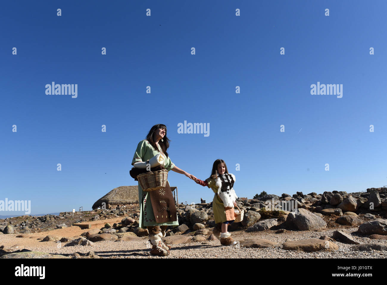 Garray, Spain. 08th Apr, 2017. A woman and her daughter wearing a costume of ancient times during a representation in the ancient Celtiberian settlement of Numantia, famous for its role in the Celtiberian War, in Soria, north of Spain. Credit: Jorge Sanz/Pacific Press/Alamy Live News Stock Photo
