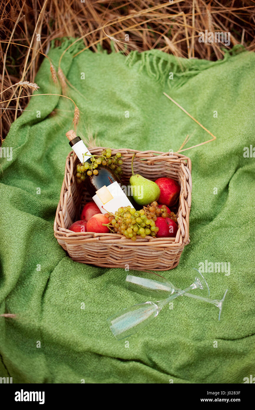 Picnic basket with food on green sunny lawn Stock Photo Alamy