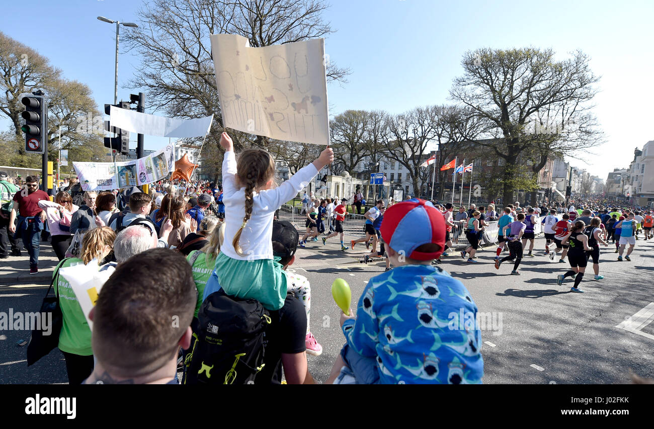 Brighton, UK. 9th Apr, 2017. Spectators cheer on the thousands of