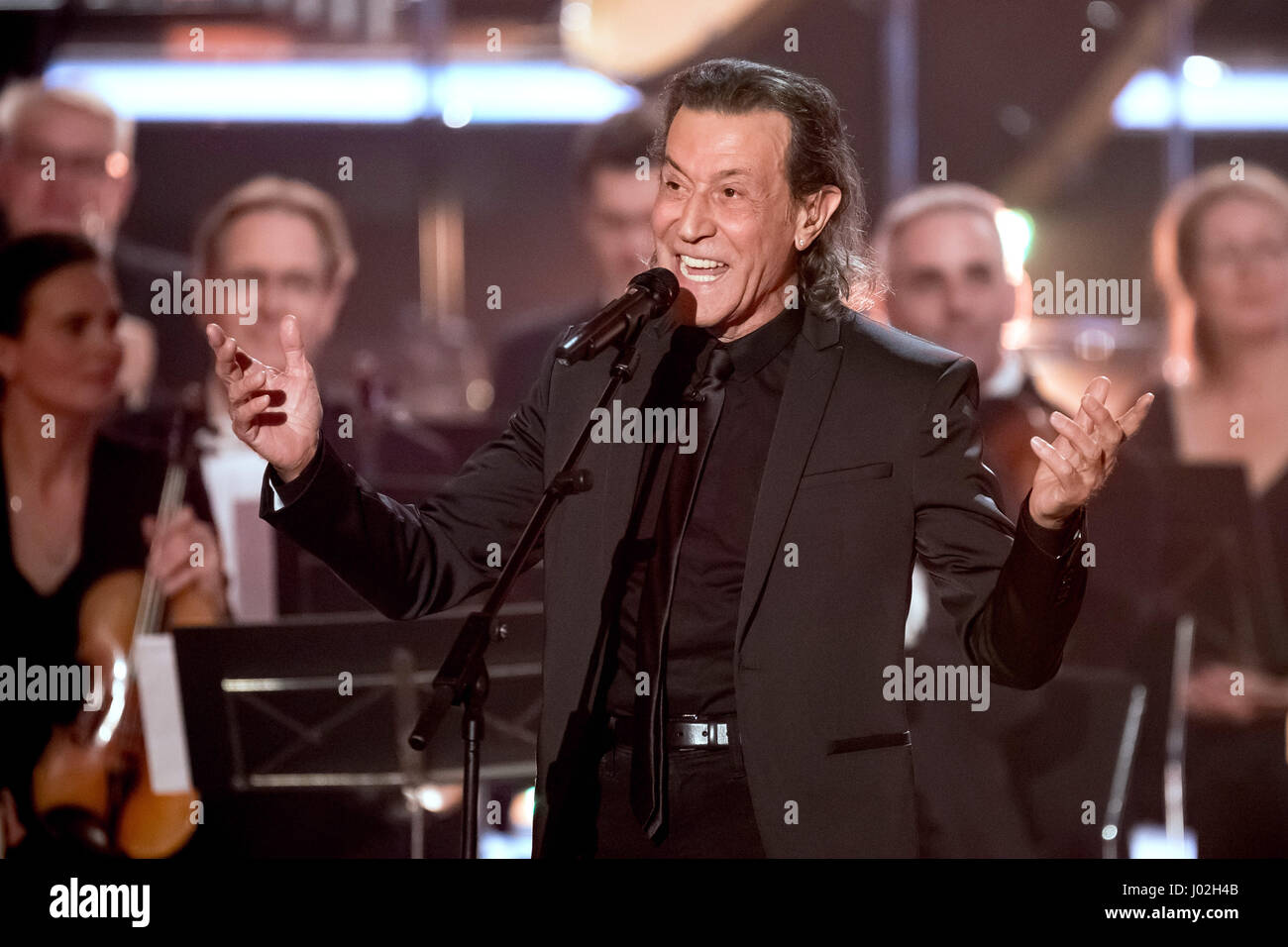 Magdeburg, Germany. 08th Apr, 2017. Singer Albert Hammond during the recording of the TV show 'Willkommen bei Carmen Nebel' (lt. 'Welcome to Carmen Nebel's') in the GETEC Arena in Magdeburg, Germany, 08 April 2017. The show will be broadcast 13 April 2017 at 20:15 pm on ZDF. - NO WIRE SERVICE- Photo: Andreas Lander/dpa/Alamy Live News Stock Photo