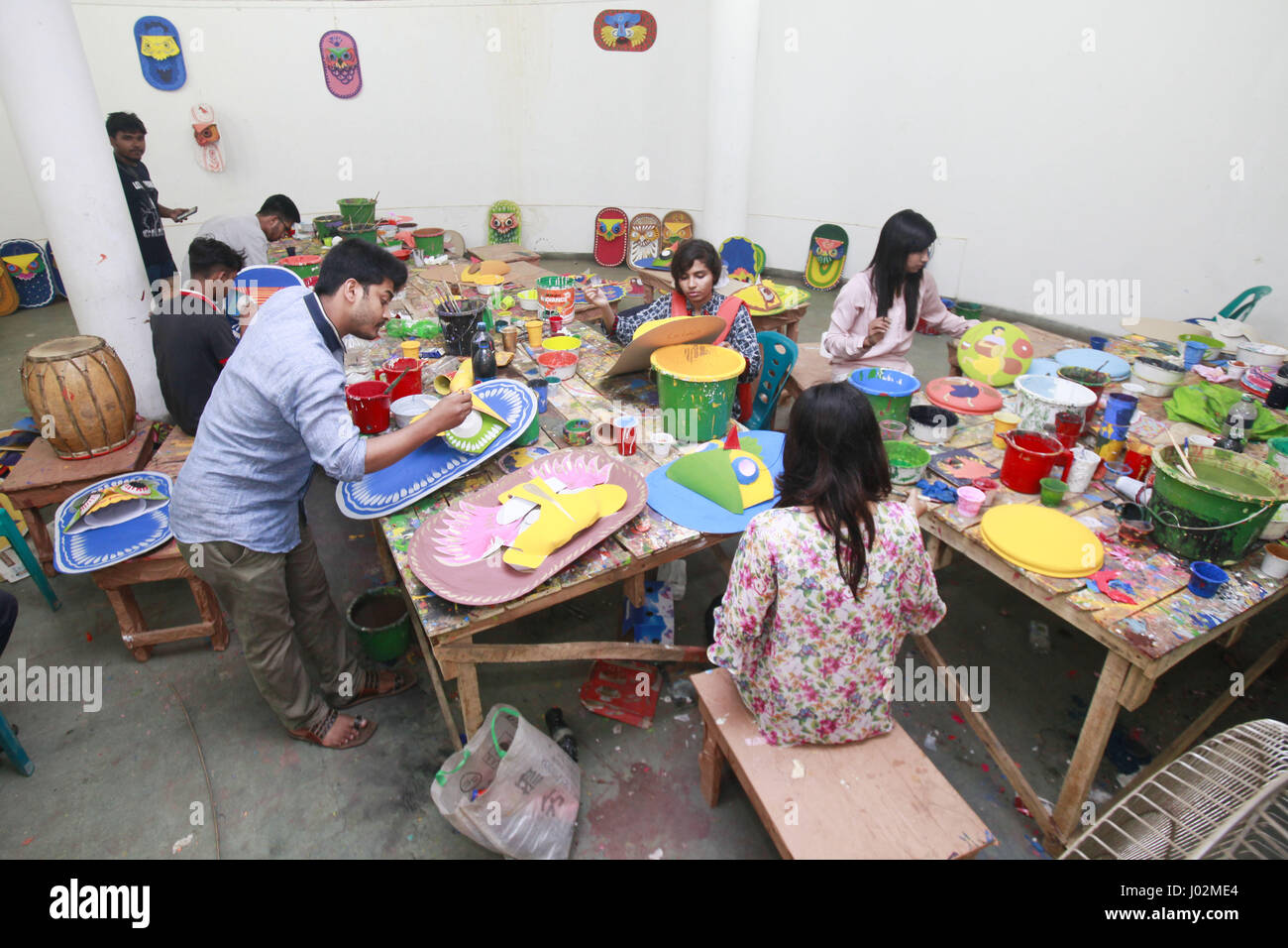 Dhaka, Bangladesh. 9th Apr, 2017. Bangladeshi students of the Institute of Fine Arts in Dhaka University give finishing touch to the colourful masks and pottery in preparation for the Bengali New Year celebrations, Dhaka, Bangladesh. Credit: Suvra Kanti Das/ZUMA Wire/Alamy Live News Stock Photo