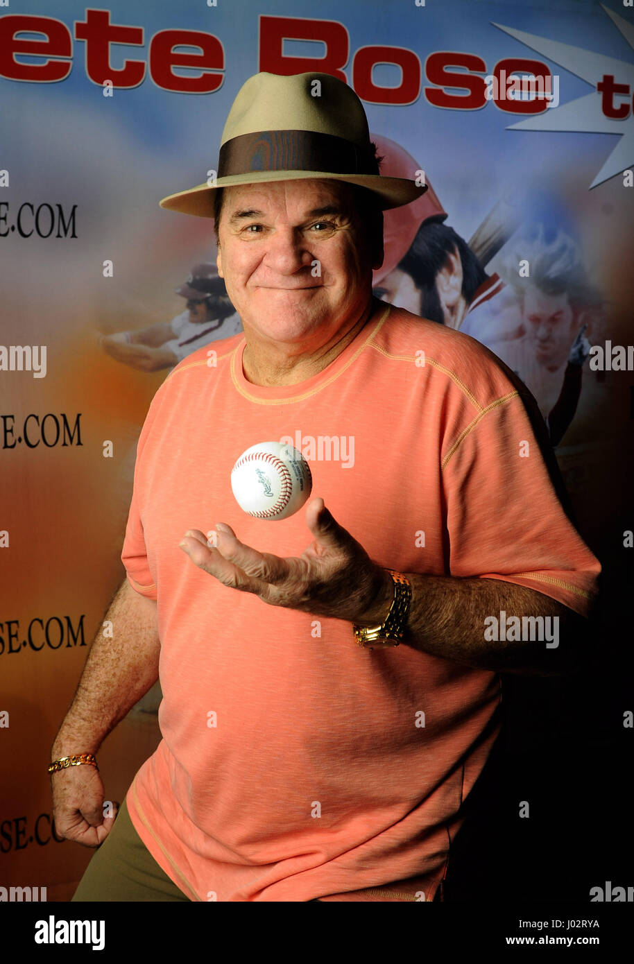 Baseball player signing autographs hires stock photography and images Alamy