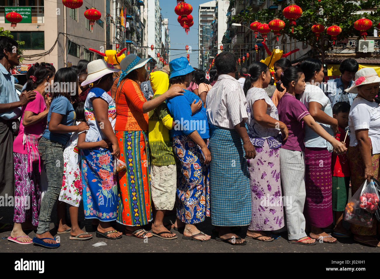 28.01.2017, Yangon, Republic of the Union of Myanmar, Asia - People queue up for a complimentary meal during Chinese New Year's celebrations in Yangon Stock Photo