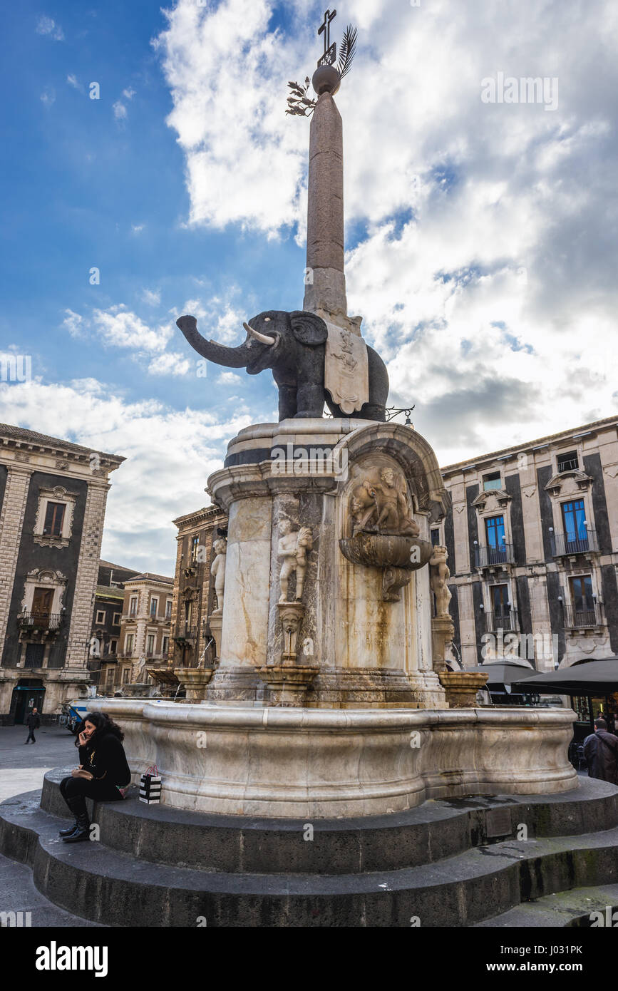 18th century Elephant Fountain (Fontana dell'Elefante also called u Liotru)  on Cathedral Square (Piazza del Duomo), symbol of Catania, Sicily, Italy  Stock Photo - Alamy