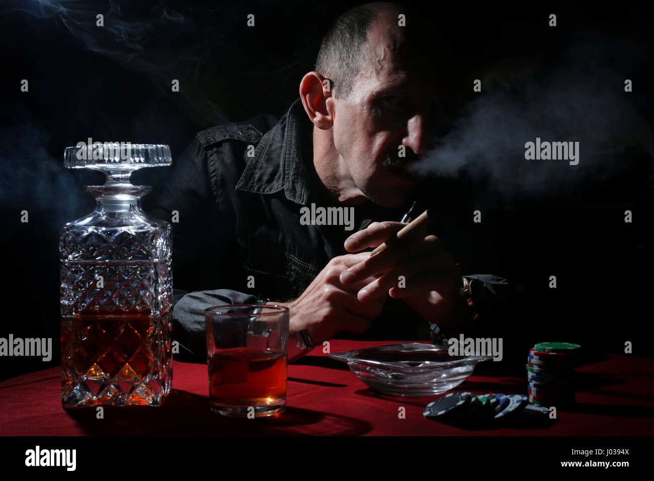 man smoke pipe and play poker Stock Photo Alamy