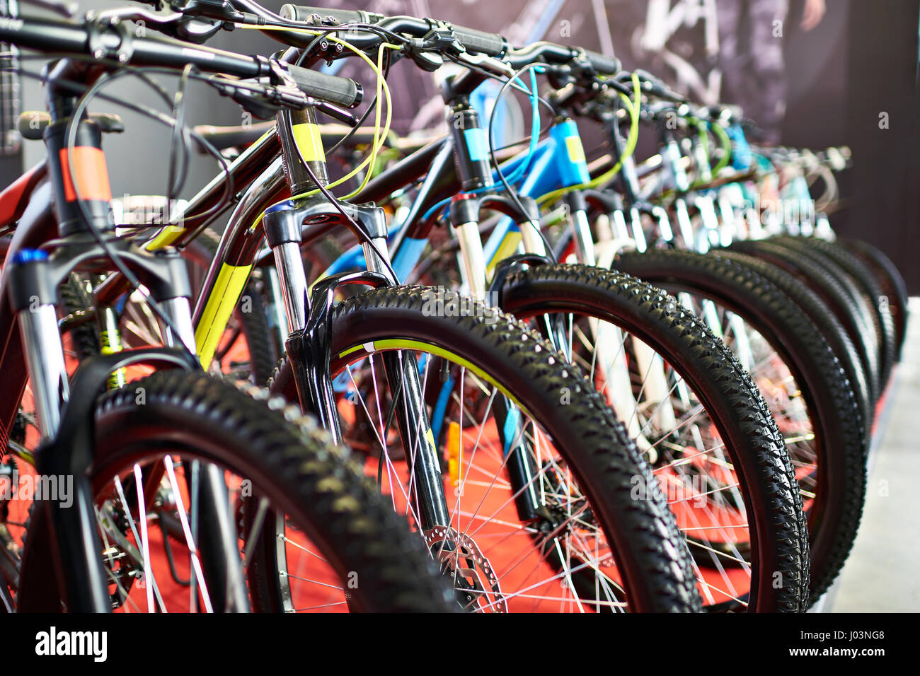 Row modern mountain bikes in sports shop Stock Photo - Alamy