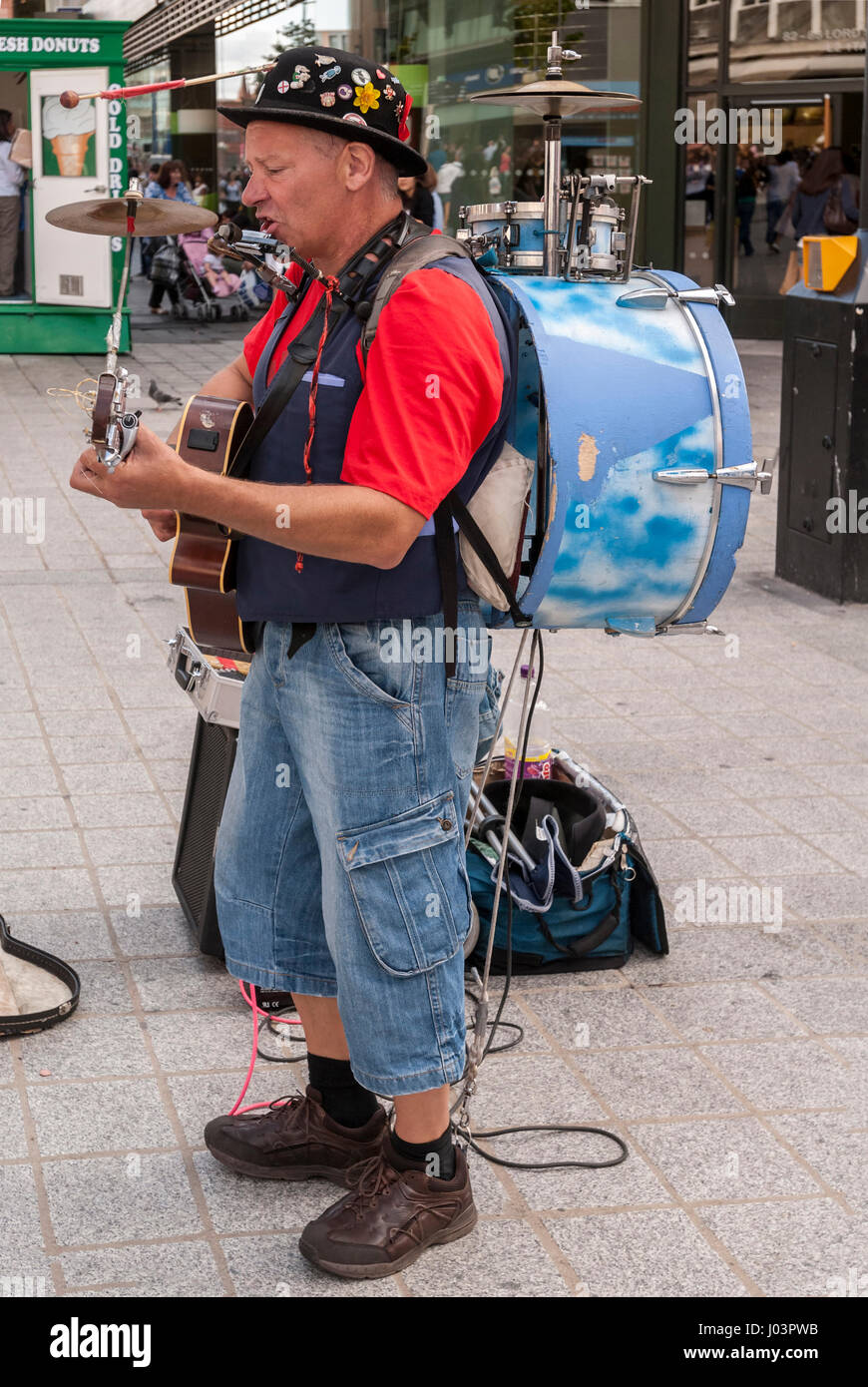 Salford musician David Budvar has been busking for thirty years on the streets of Manchester Stock Photo