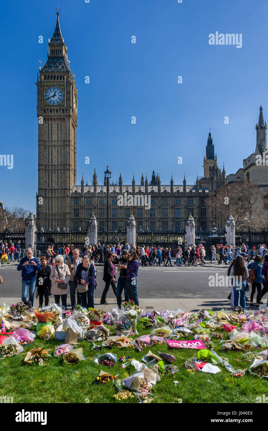 Floral Tributes, placed outside the Palace of Westminster, to the victims of the Westminster attack  by Khalid Masood who ran down pedestrians on West Stock Photo