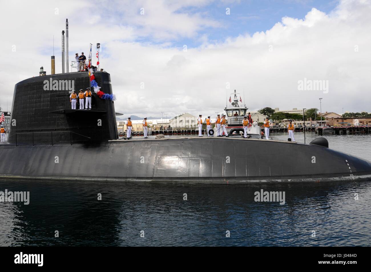 The Japanese Maritime Self-Defense Force Oyashio-class attack submarine JS Mochishio arrives at the Joint Base Pearl Harbor-Hickam October 31, 2011 in Pearl Harbor, Hawaii.      (photo by MCS2 Ronald Gutridge /US Navy  via Planetpix) Stock Photo